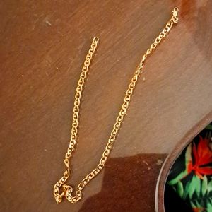 Gold necklace with cubic zirconia stones